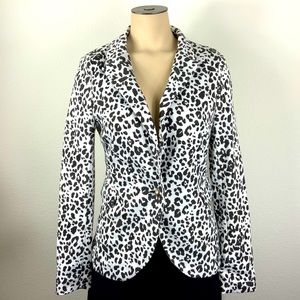 Haoduoyi Casual White Leopard Print Blazer Jacket
Sz. M